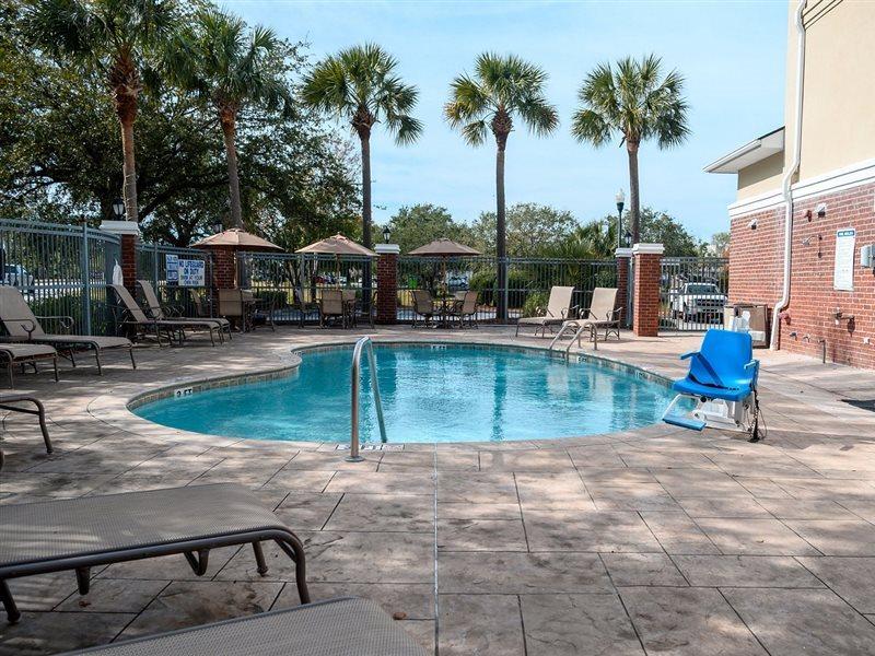 Comfort Inn & Suites Patriots Point Маунт Плезант Екстериор снимка