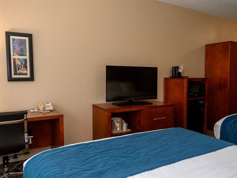 Comfort Inn & Suites Patriots Point Маунт Плезант Екстериор снимка