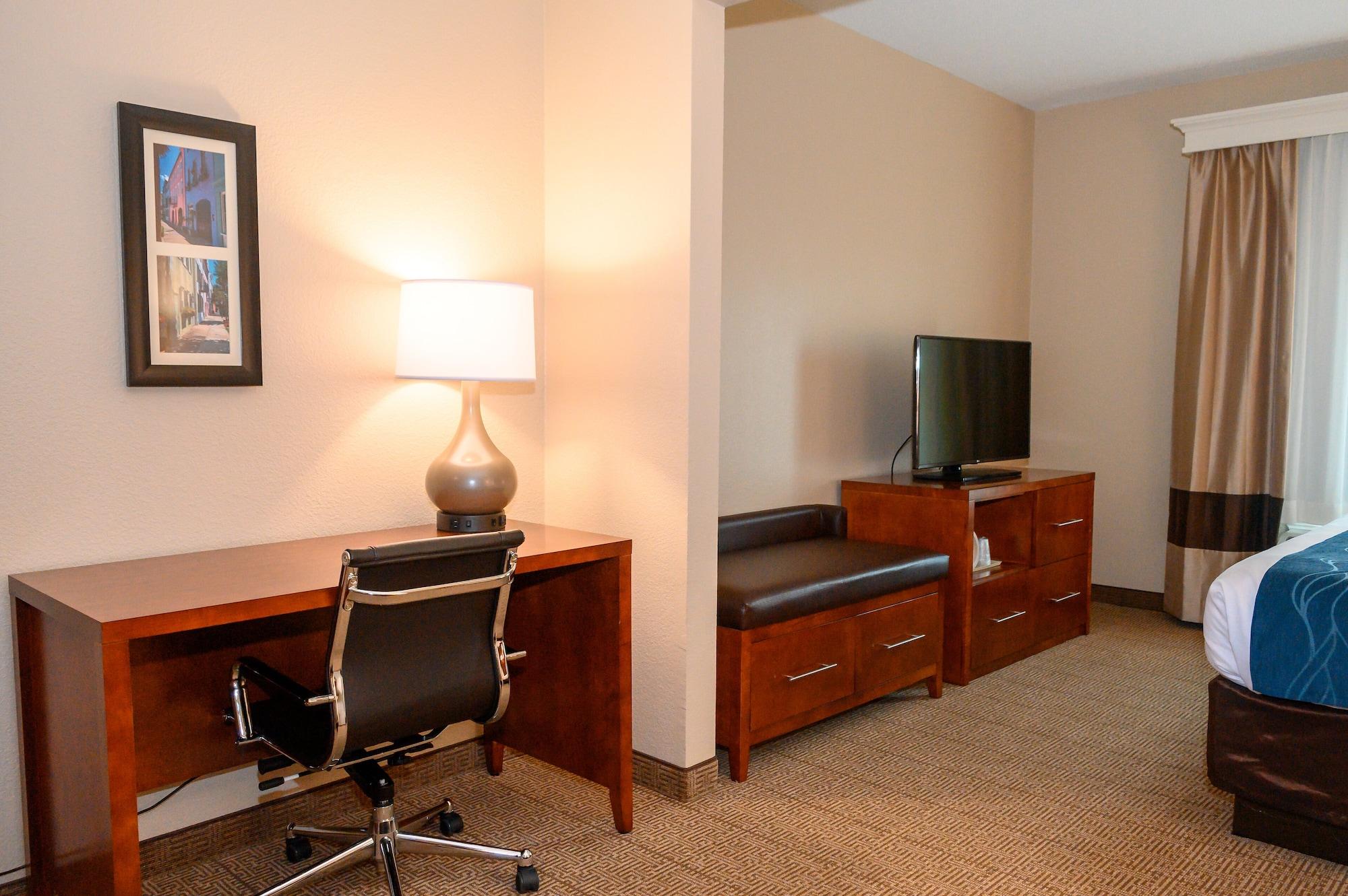 Comfort Inn & Suites Patriots Point Маунт Плезант Екстериор снимка