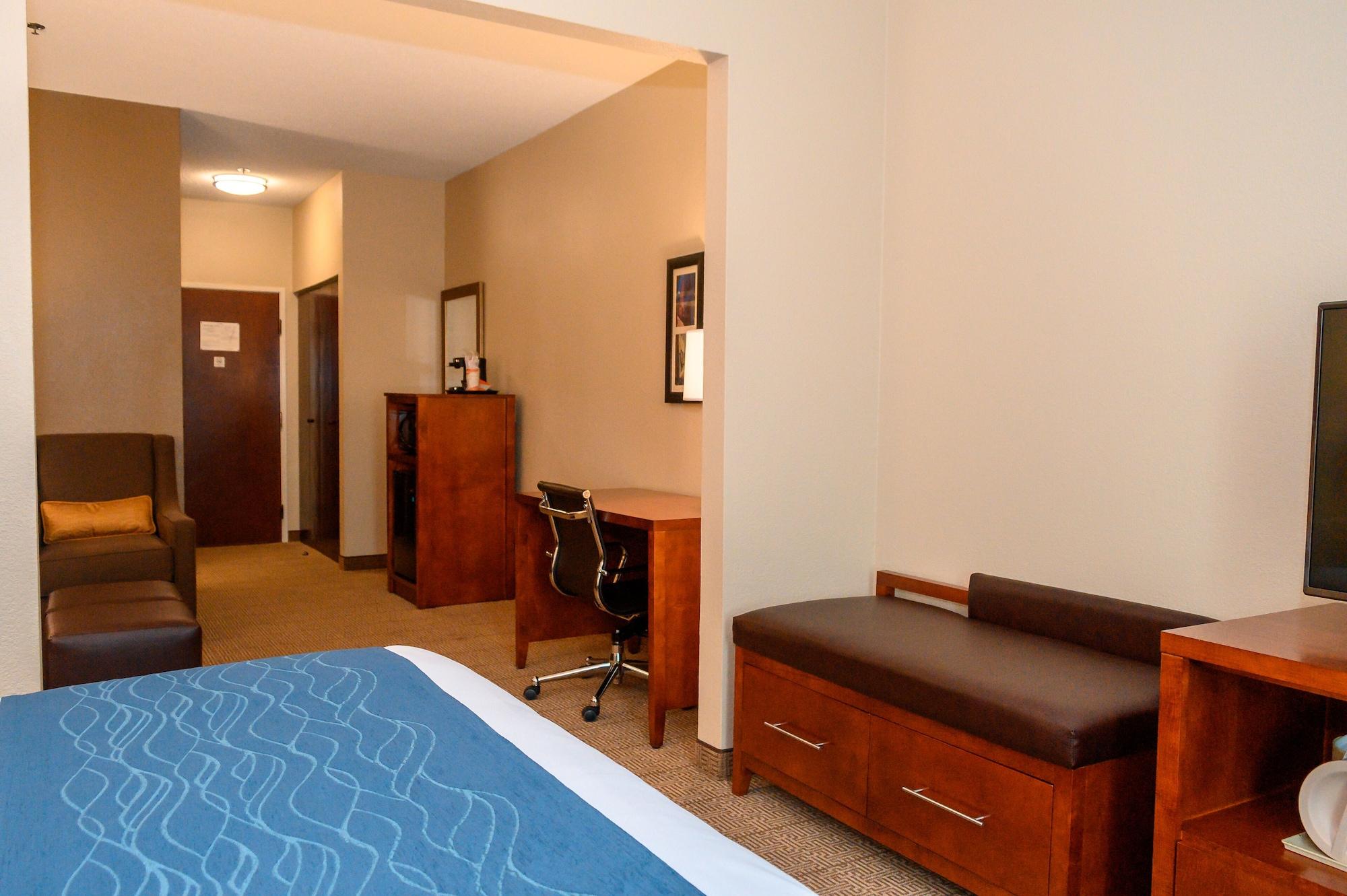 Comfort Inn & Suites Patriots Point Маунт Плезант Екстериор снимка