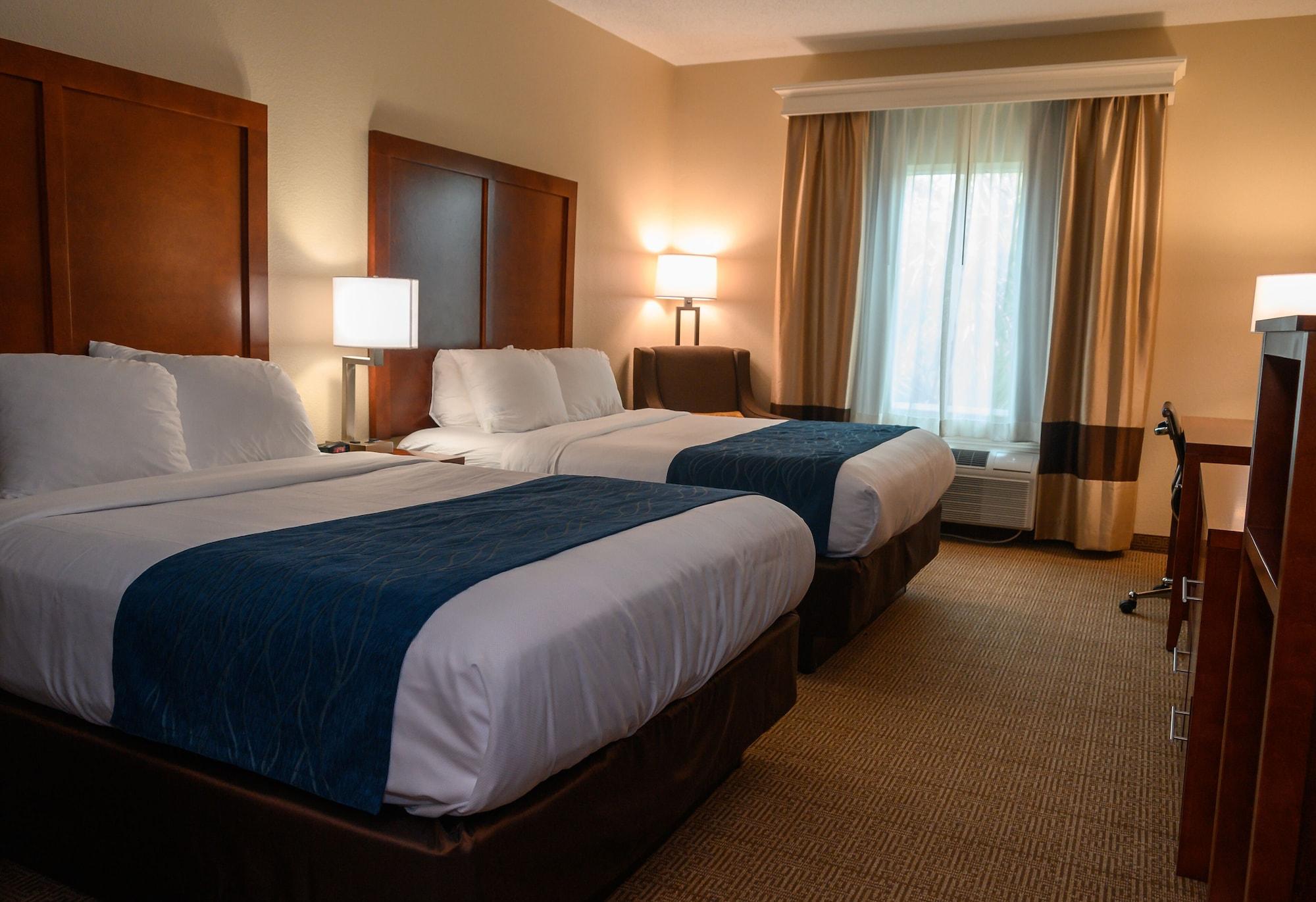 Comfort Inn & Suites Patriots Point Маунт Плезант Екстериор снимка