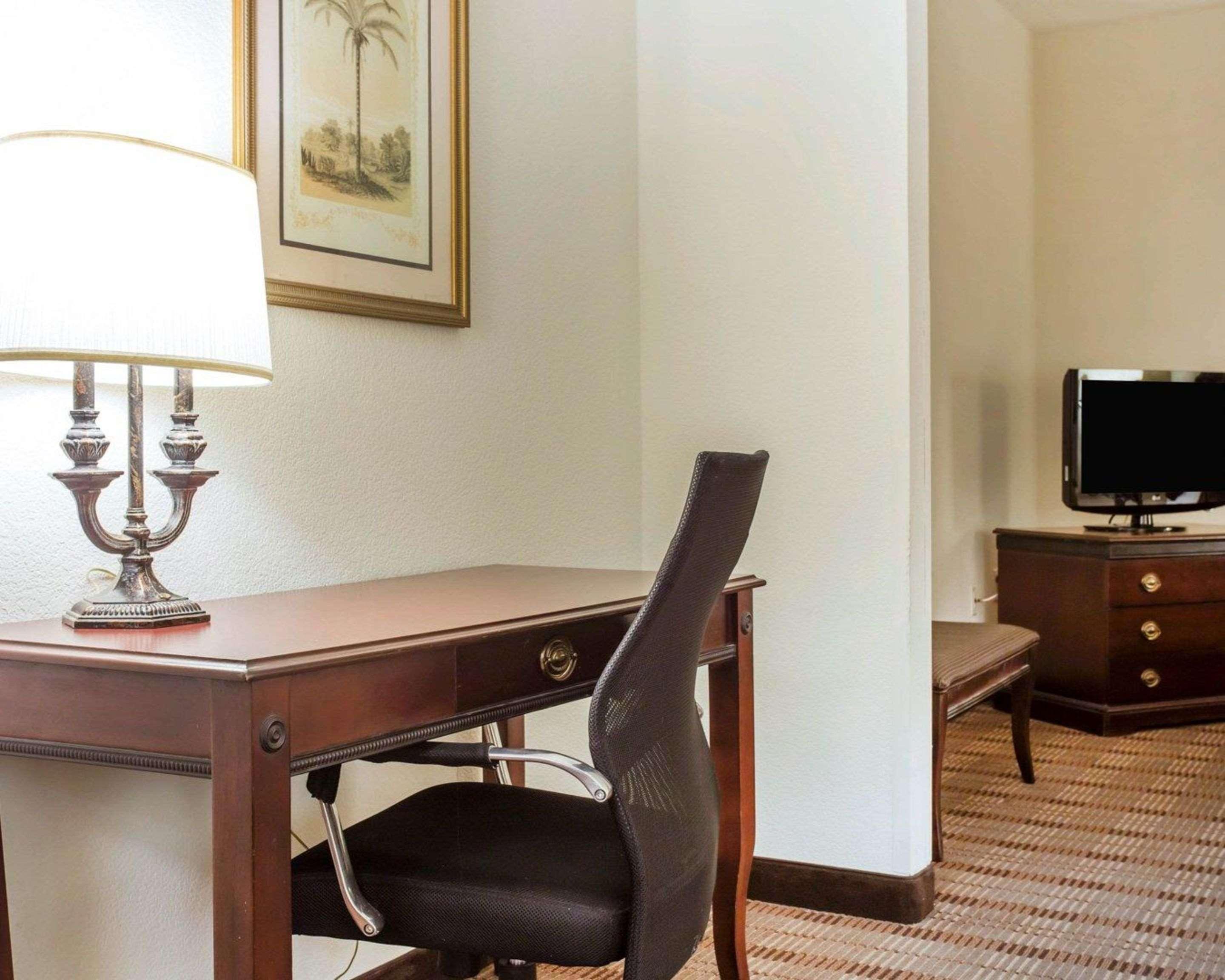 Comfort Inn & Suites Patriots Point Маунт Плезант Екстериор снимка