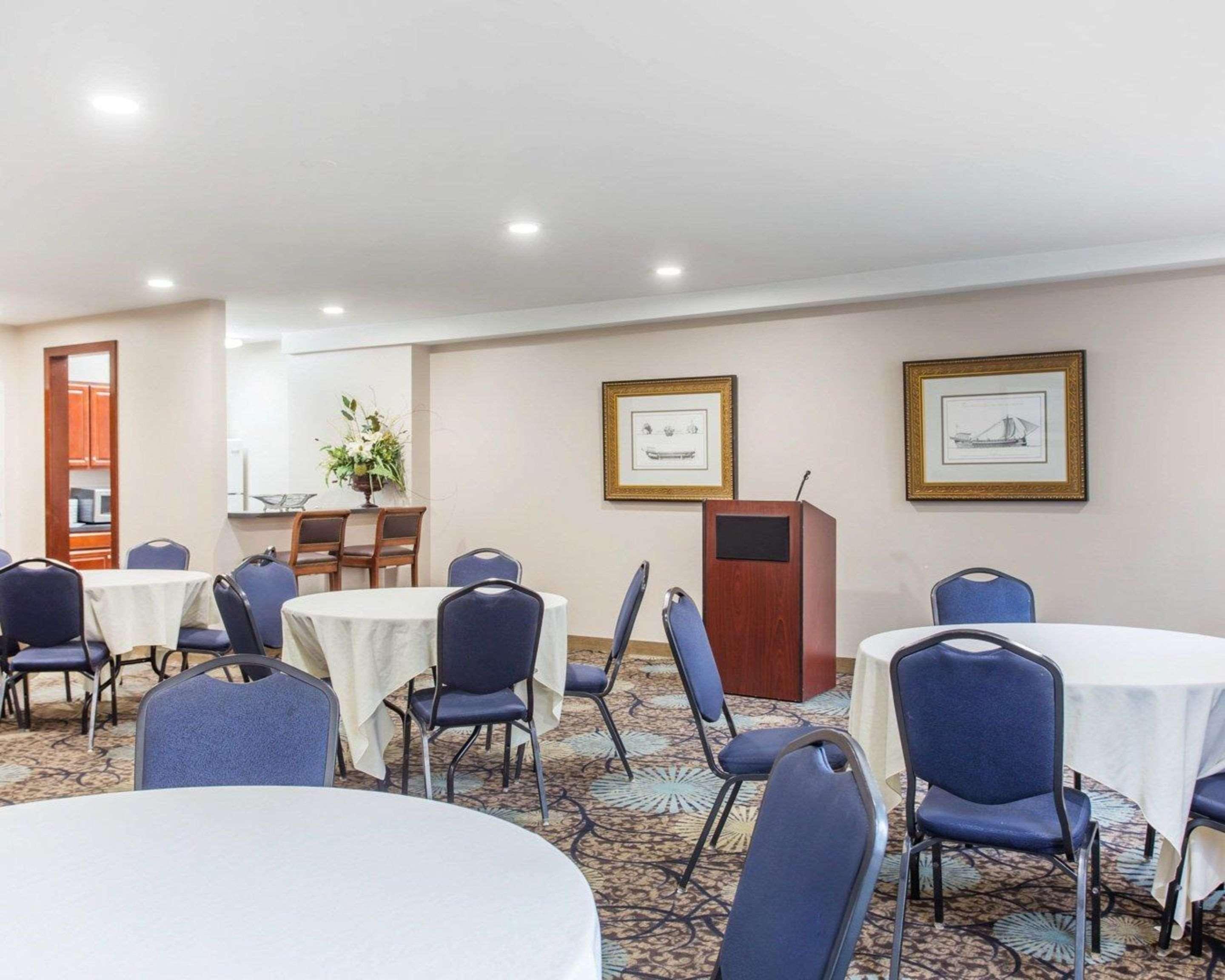 Comfort Inn & Suites Patriots Point Маунт Плезант Екстериор снимка