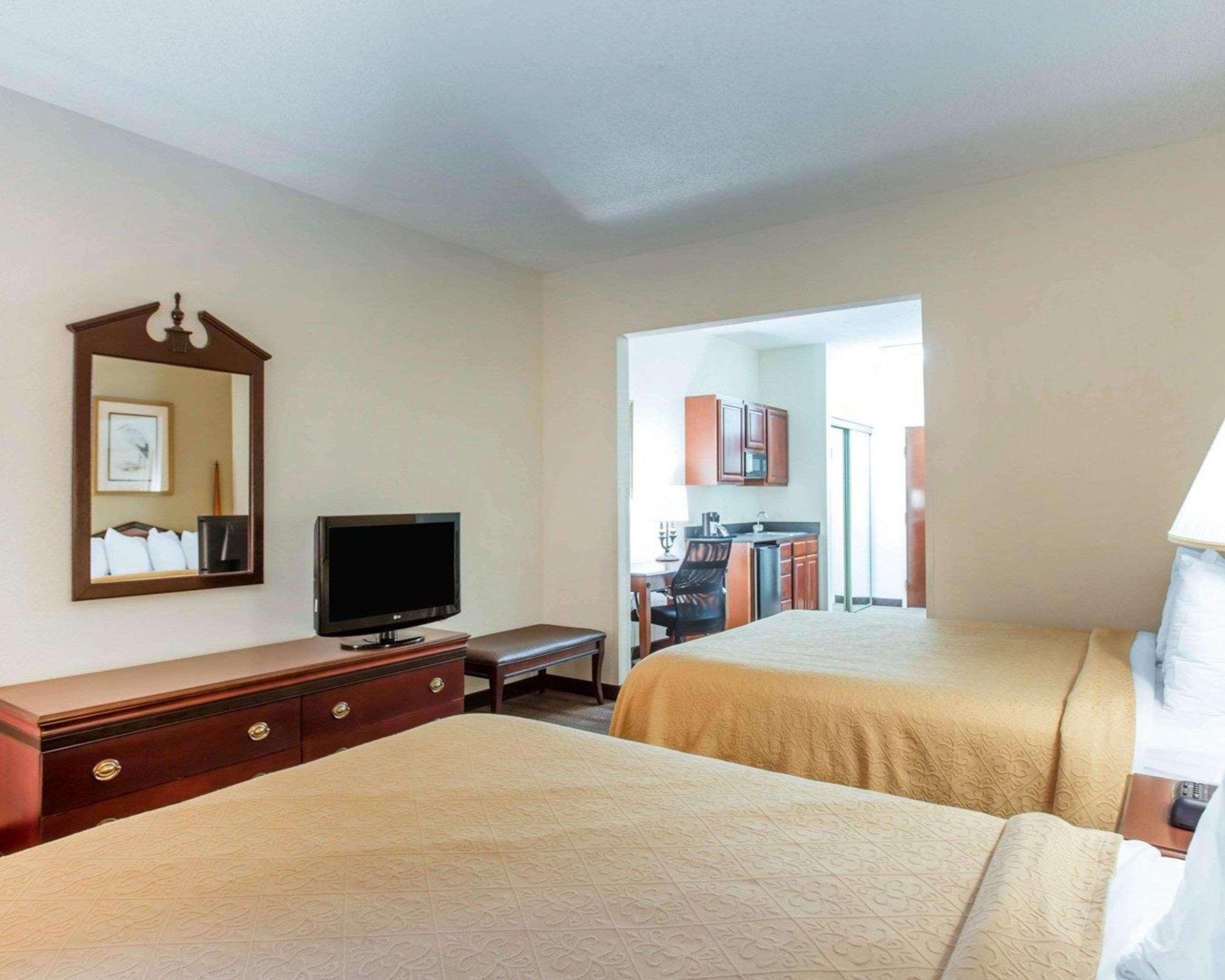 Comfort Inn & Suites Patriots Point Маунт Плезант Екстериор снимка