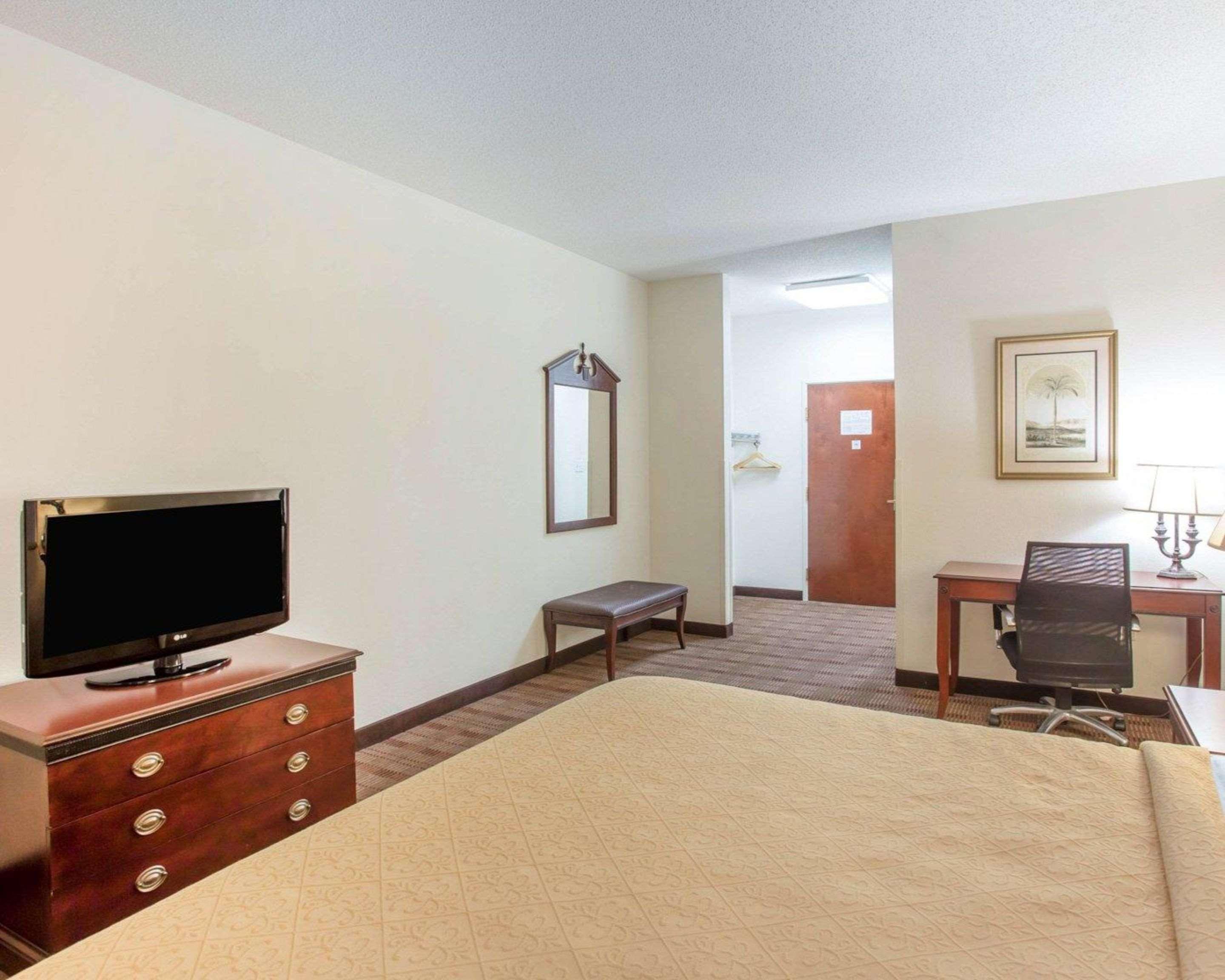 Comfort Inn & Suites Patriots Point Маунт Плезант Екстериор снимка