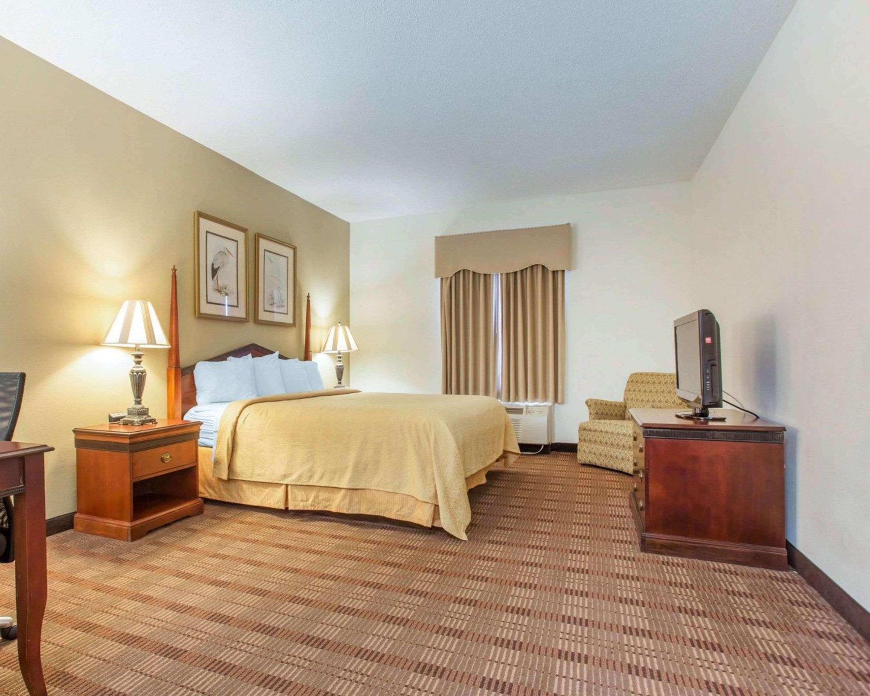 Comfort Inn & Suites Patriots Point Маунт Плезант Екстериор снимка