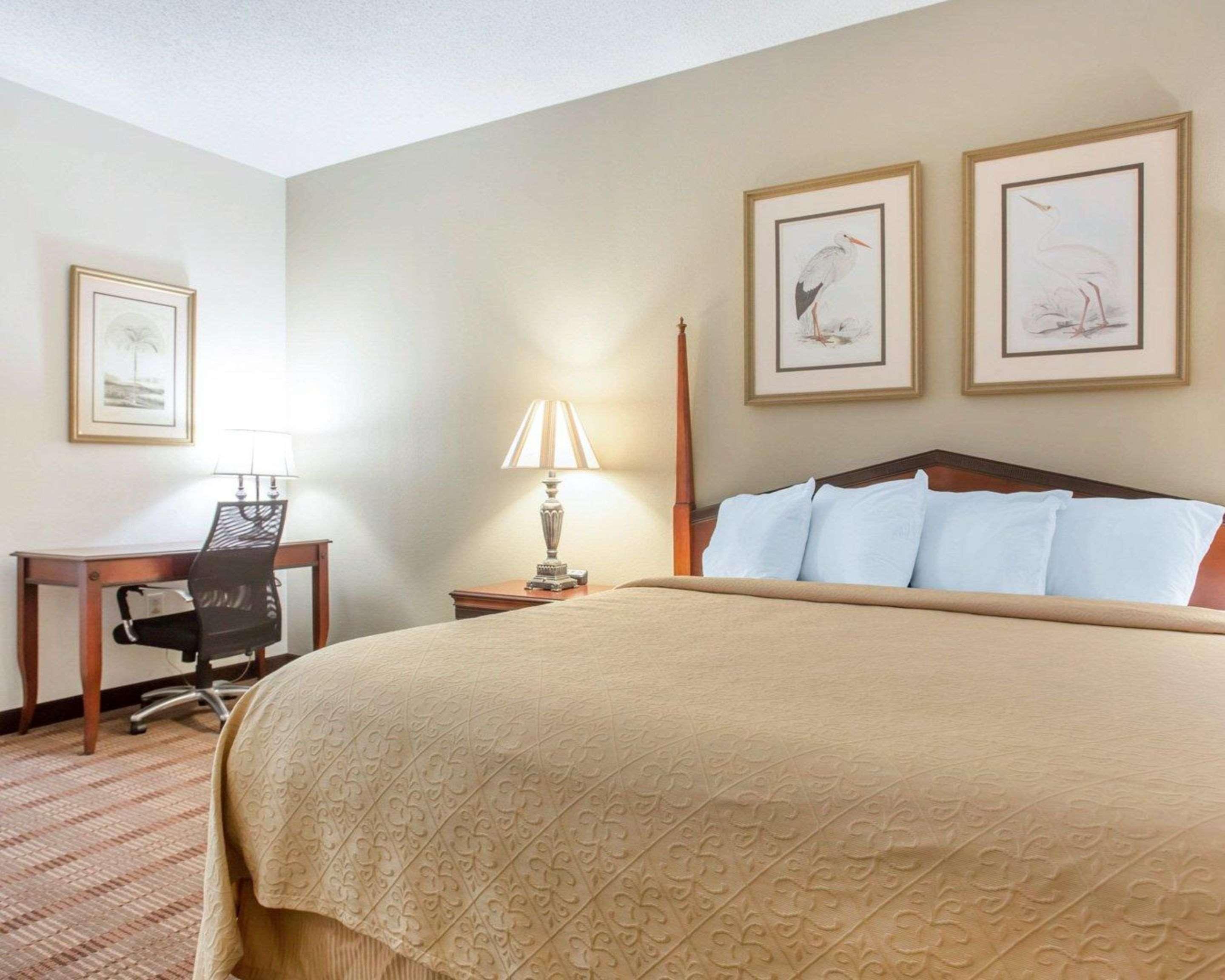 Comfort Inn & Suites Patriots Point Маунт Плезант Екстериор снимка