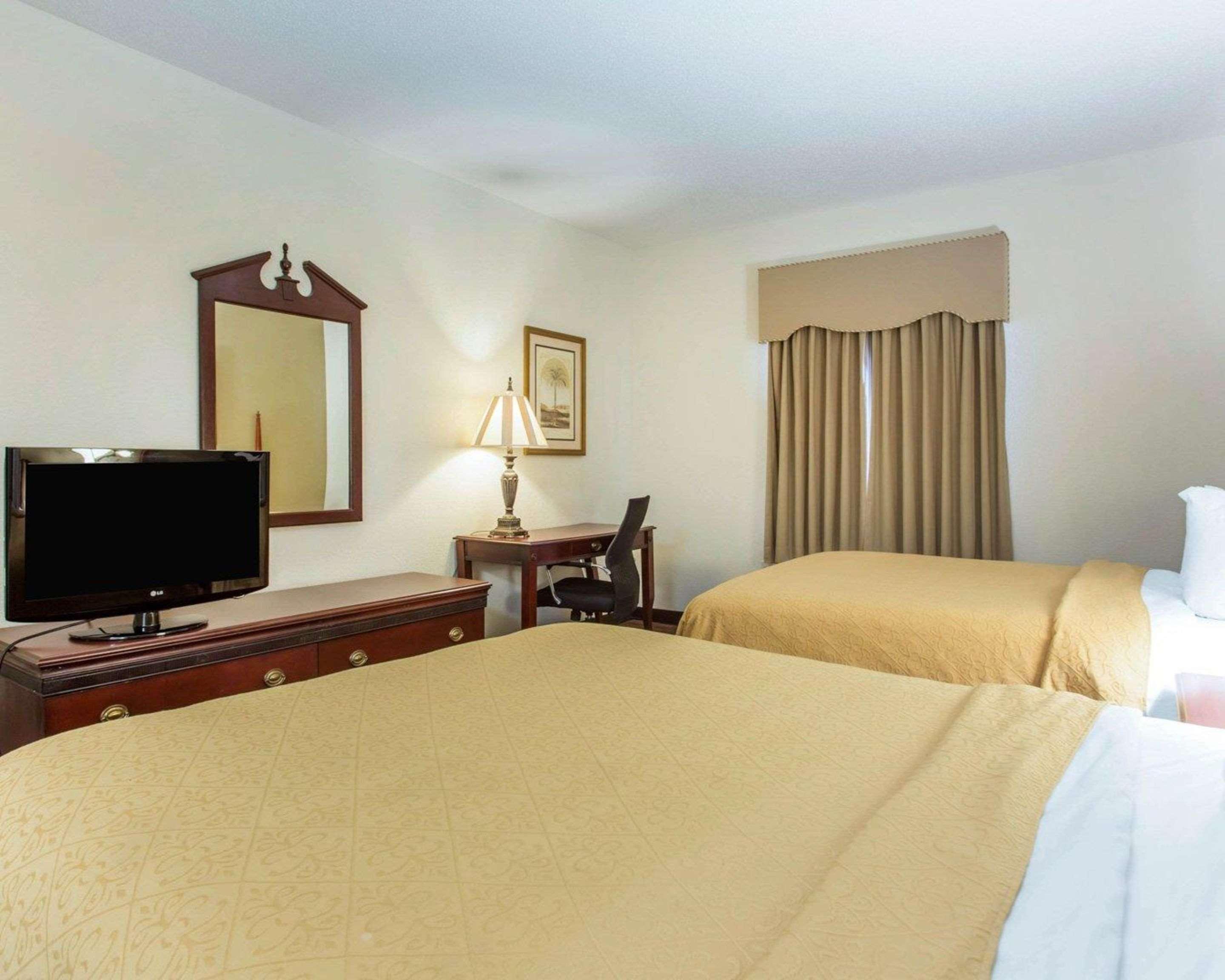 Comfort Inn & Suites Patriots Point Маунт Плезант Екстериор снимка