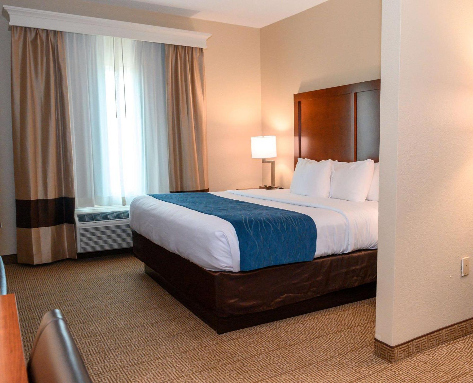 Comfort Inn & Suites Patriots Point Маунт Плезант Екстериор снимка