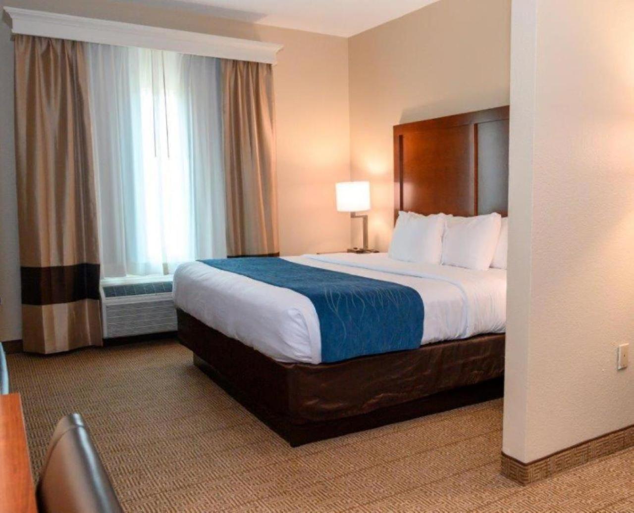 Comfort Inn & Suites Patriots Point Маунт Плезант Екстериор снимка