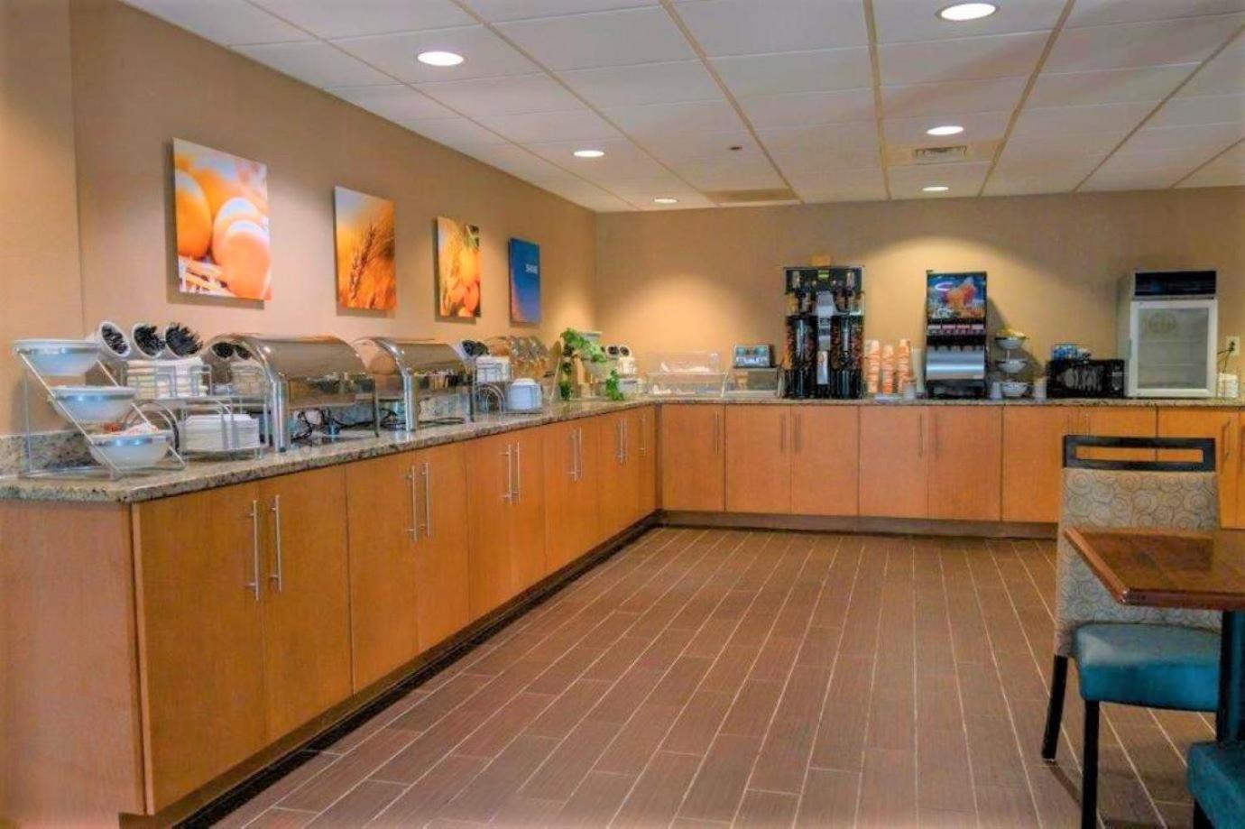 Comfort Inn & Suites Patriots Point Маунт Плезант Екстериор снимка