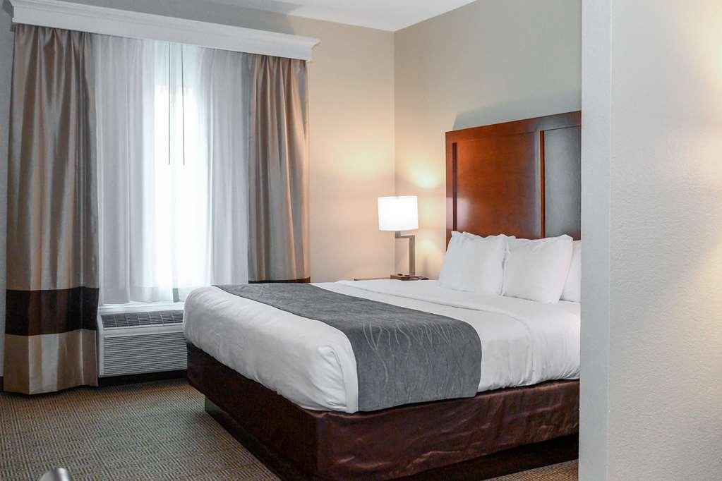 Comfort Inn & Suites Patriots Point Маунт Плезант Стая снимка