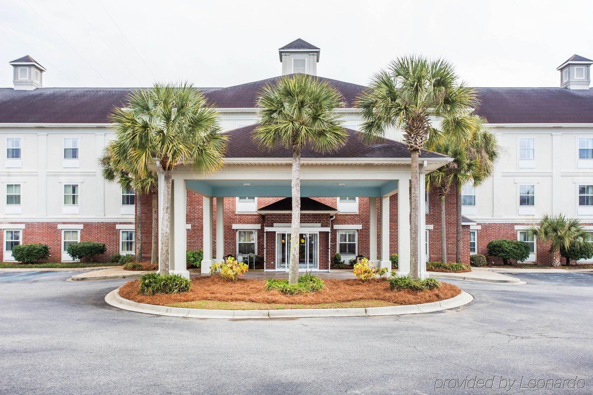 Comfort Inn & Suites Patriots Point Маунт Плезант Екстериор снимка