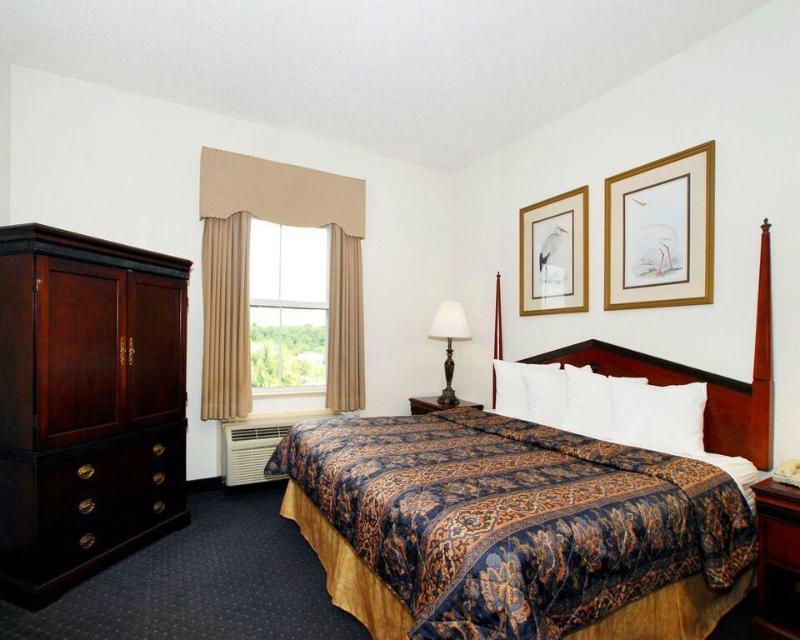 Comfort Inn & Suites Patriots Point Маунт Плезант Екстериор снимка