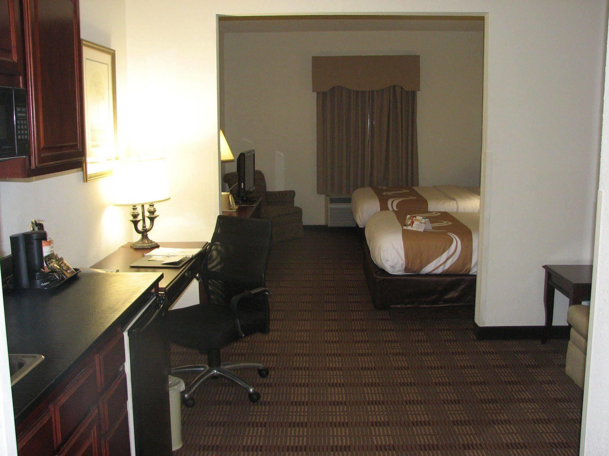 Comfort Inn & Suites Patriots Point Маунт Плезант Екстериор снимка