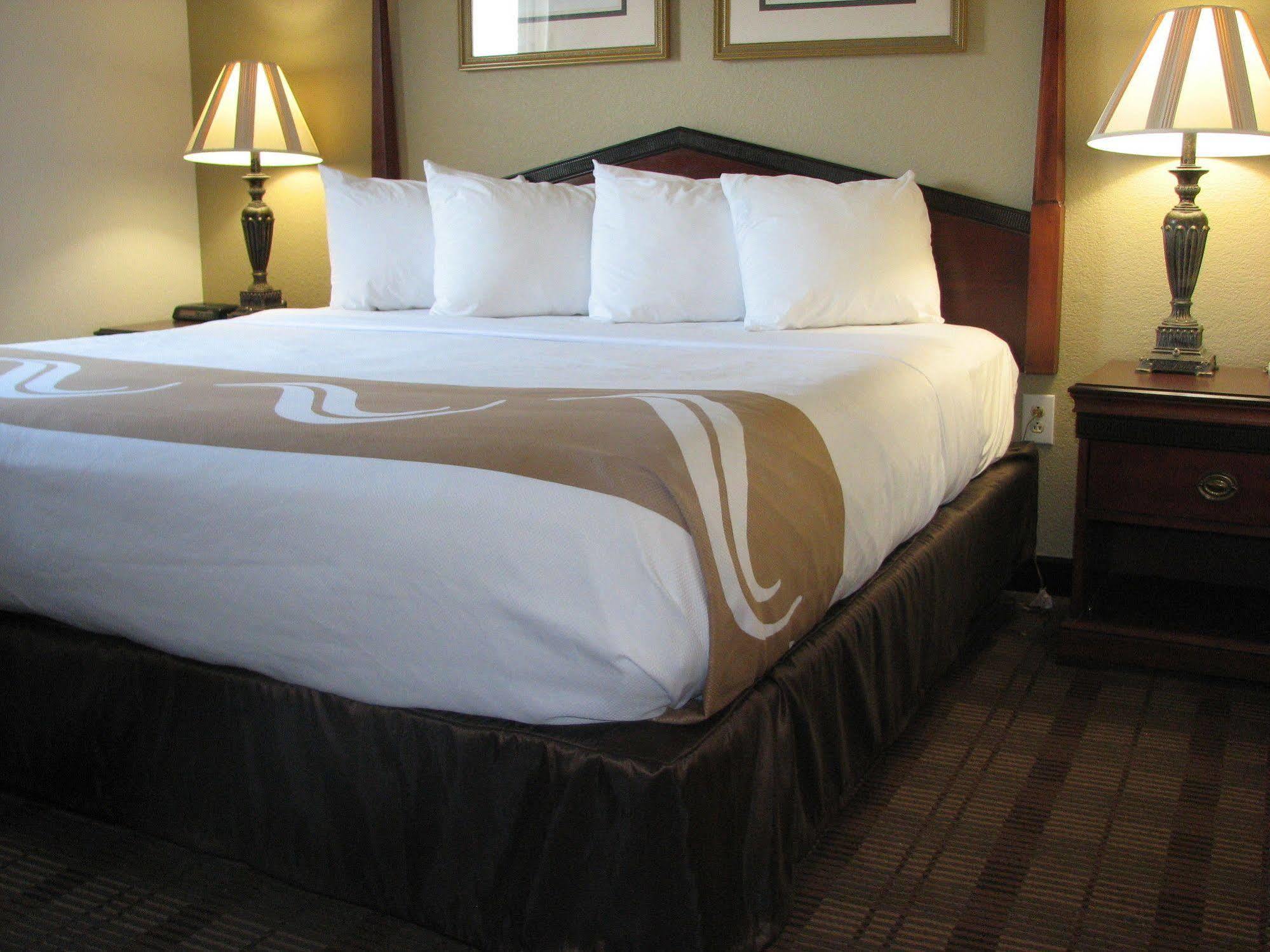 Comfort Inn & Suites Patriots Point Маунт Плезант Екстериор снимка