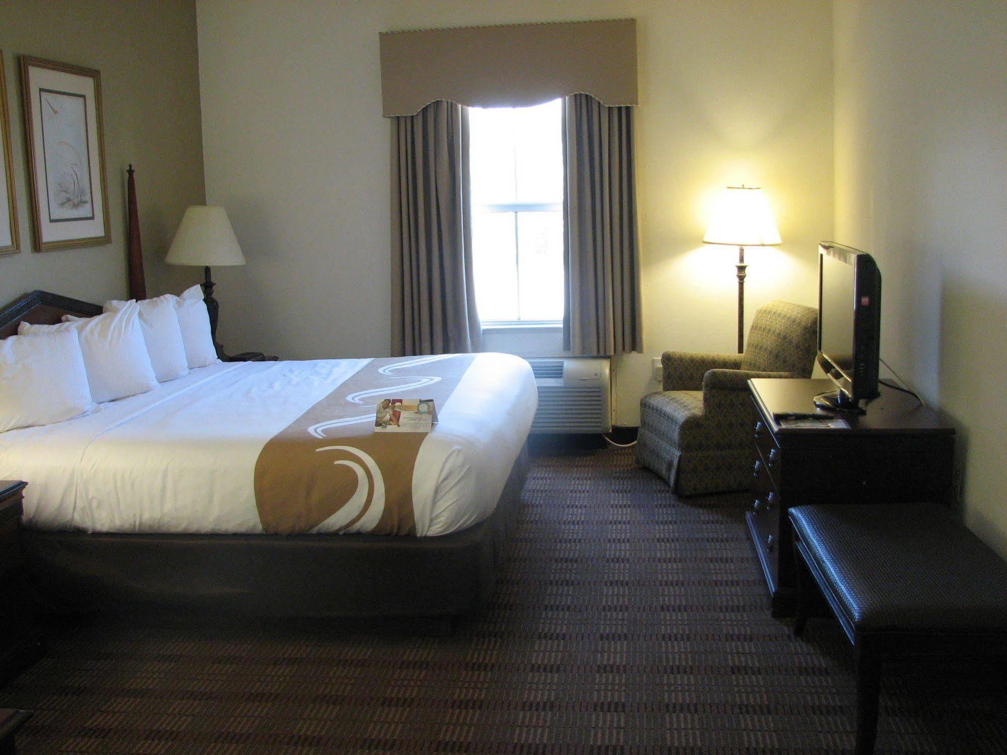 Comfort Inn & Suites Patriots Point Маунт Плезант Екстериор снимка