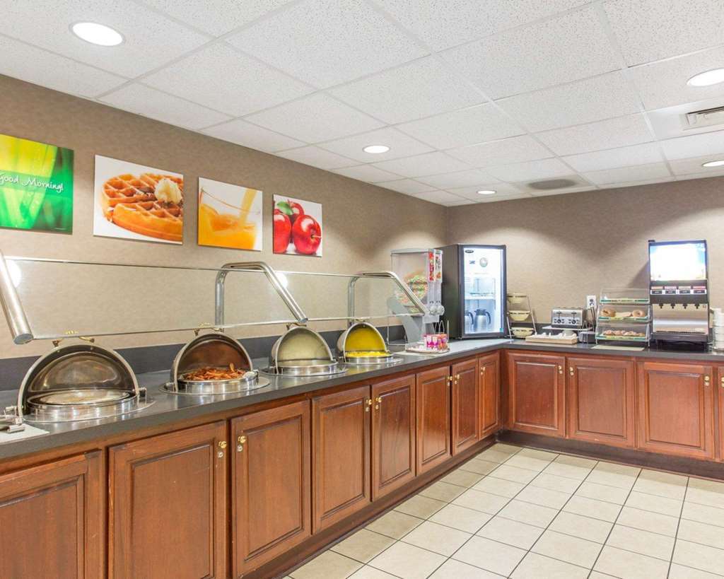 Comfort Inn & Suites Patriots Point Маунт Плезант Ресторант снимка