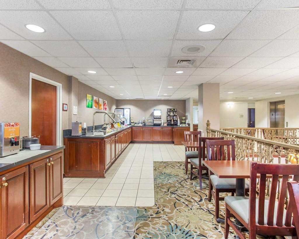 Comfort Inn & Suites Patriots Point Маунт Плезант Ресторант снимка