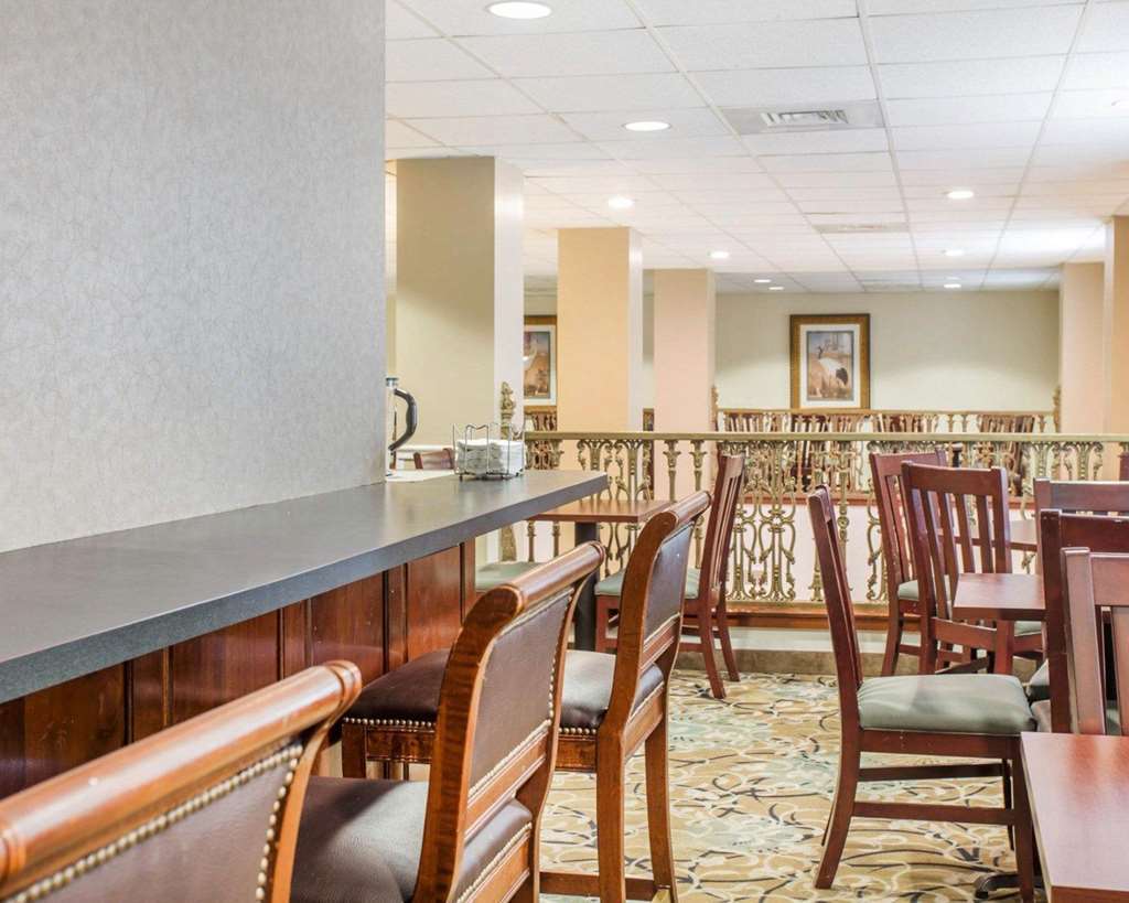 Comfort Inn & Suites Patriots Point Маунт Плезант Ресторант снимка